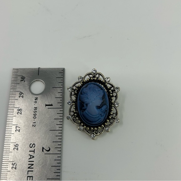 Vintage Style Victorian Blue Cameo Small Dainty Brooch Gold-Tone Rhinestones - Picture 4 of 6